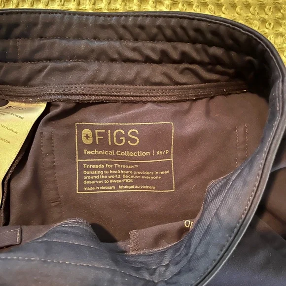 Figs Scrubs Technical Collection in navy - Picture 4 of 4